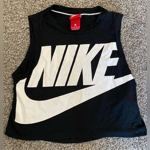 Nike Cropped Tank